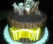 Bolo kit kat 20cm<br />
C/morangos de smoke<br />
Recheio brigadeiro com morango 